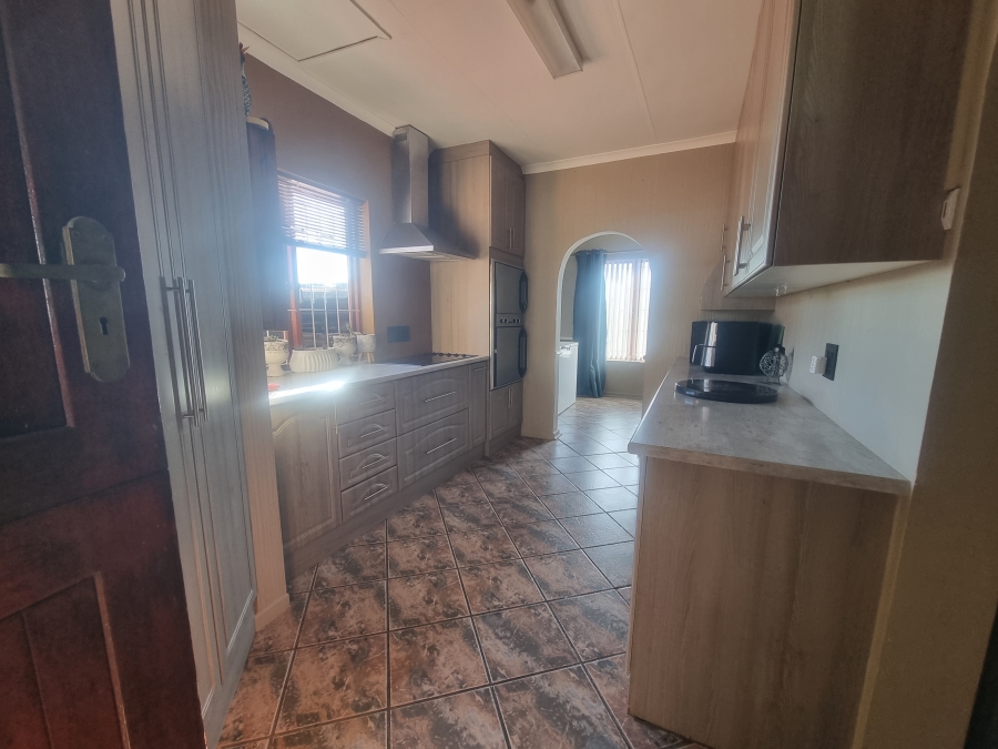 6 Bedroom Property for Sale in Heiderand Western Cape